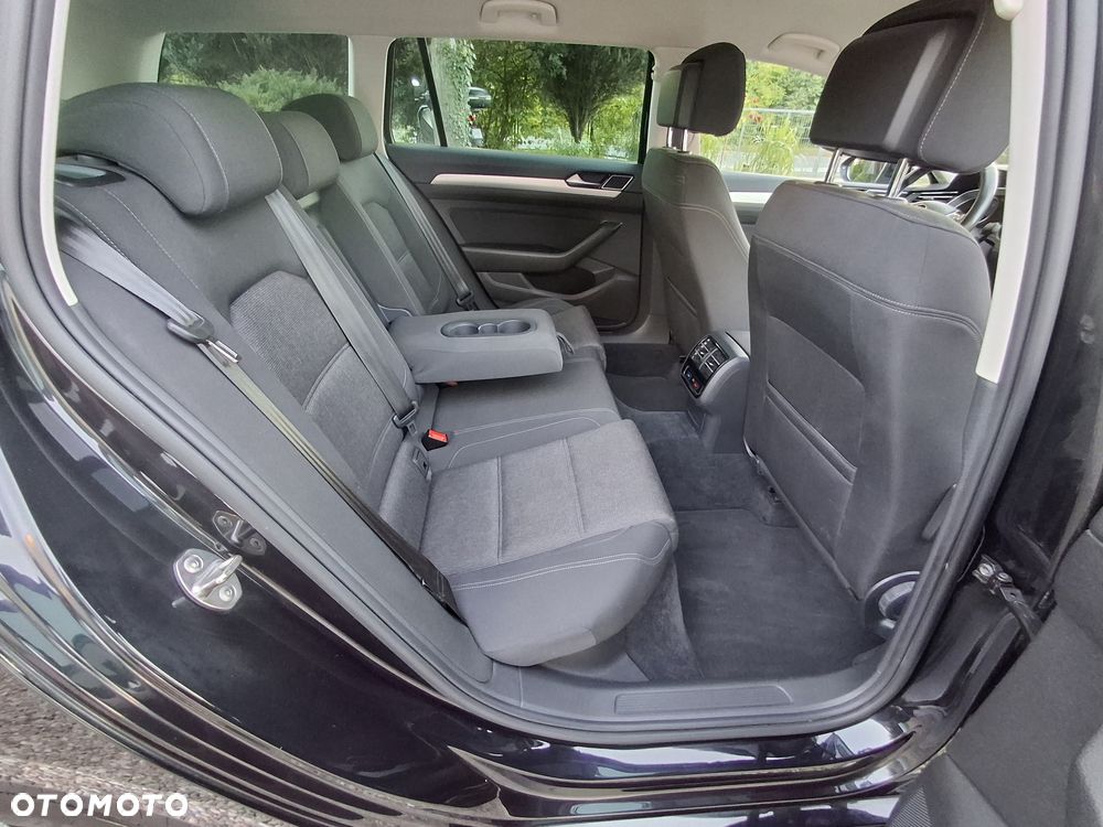Volkswagen Passat - 8