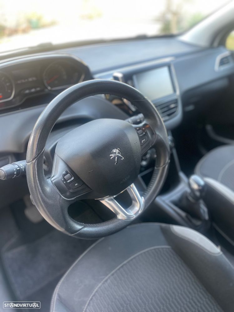 Peugeot 208 ver-1-2-puretech-style - 18