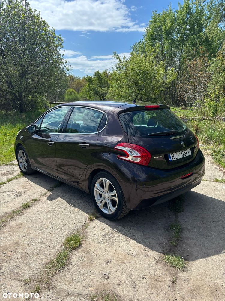 Peugeot 208 - 5