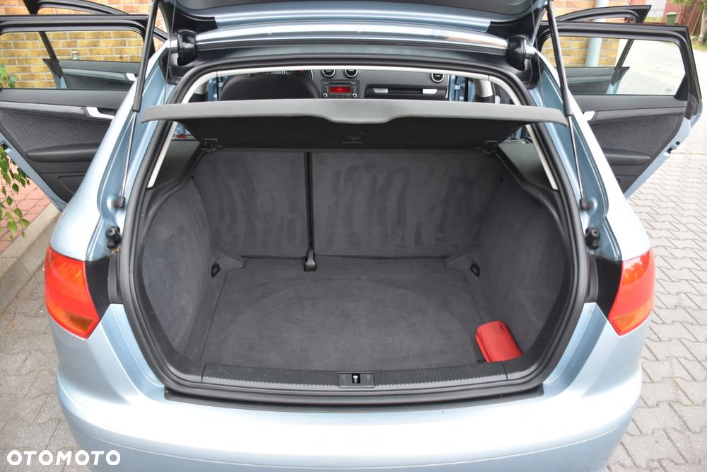 Audi A3 Sportback 2.0 TDI DPF Ambiente - 17