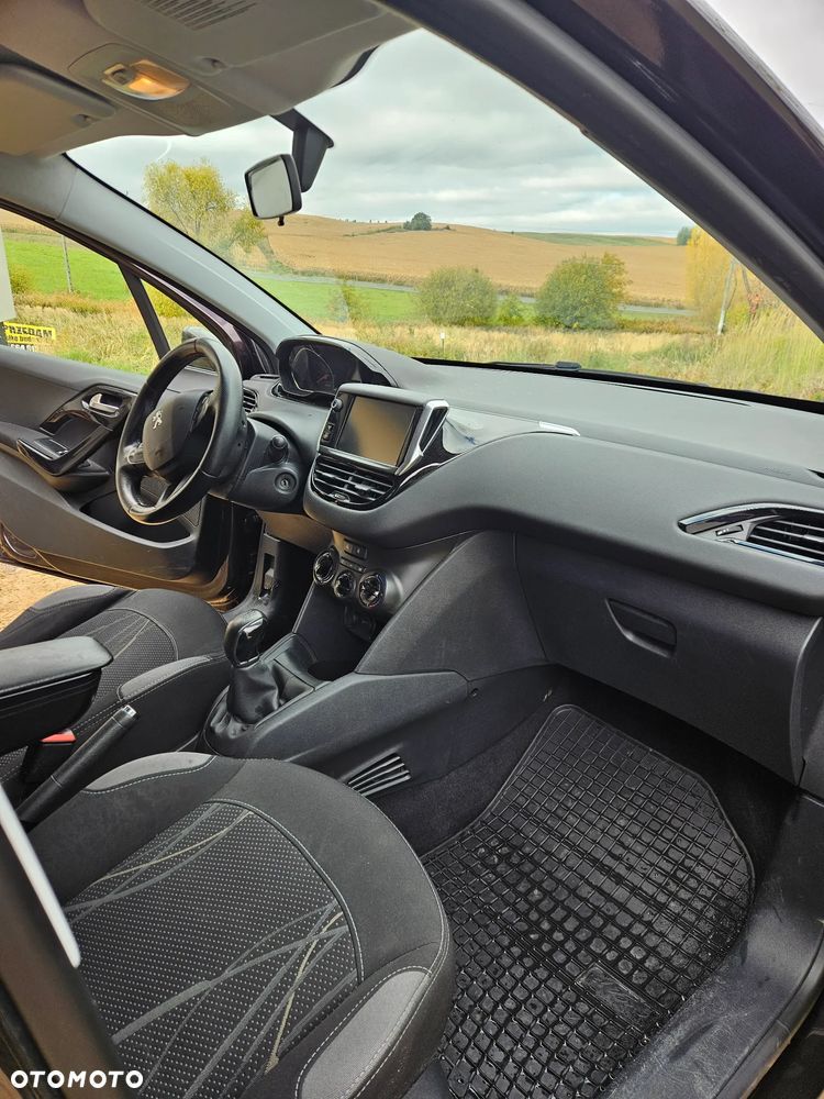 Peugeot 208 2013 photo 3