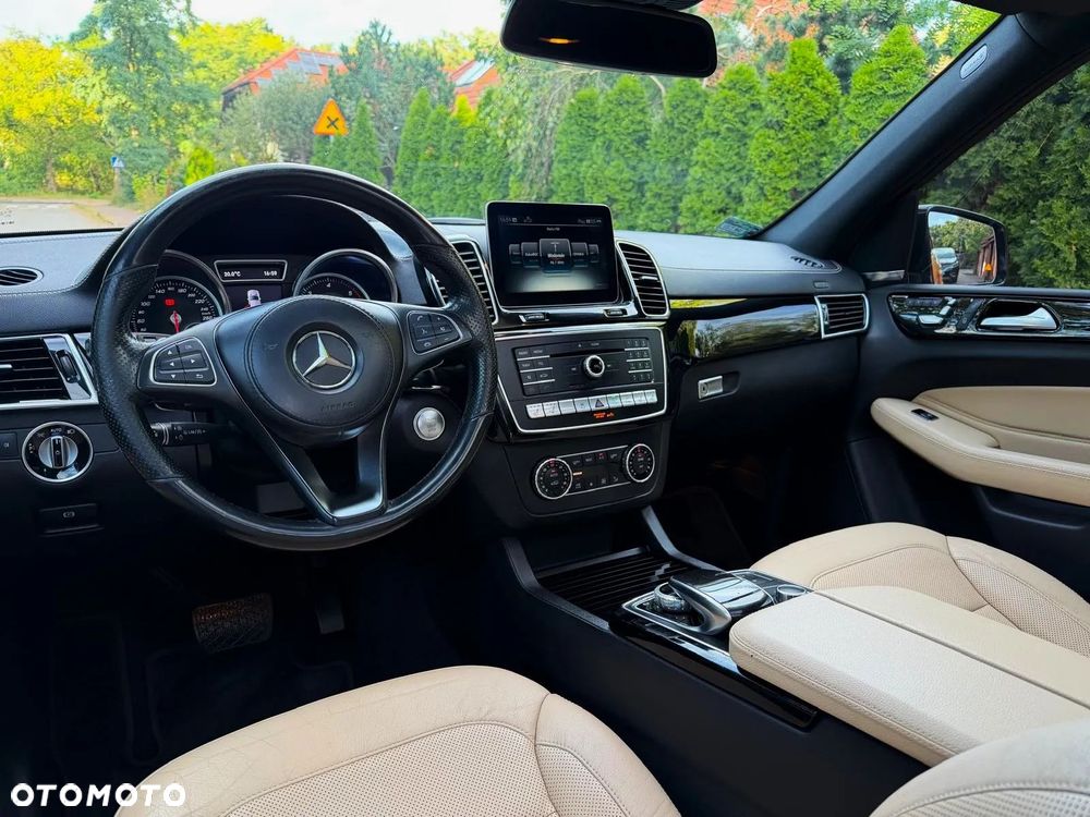 Mercedes-Benz GLS - 17