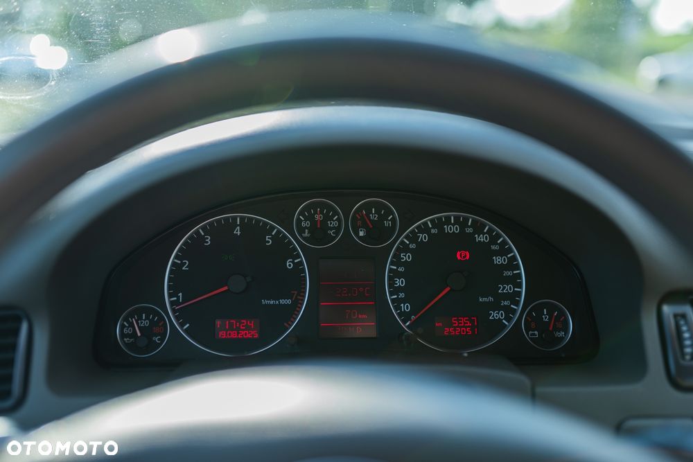 Audi A6 ver-a6-2-4-multitronic - 12