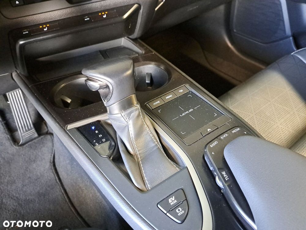 Lexus UX - 27