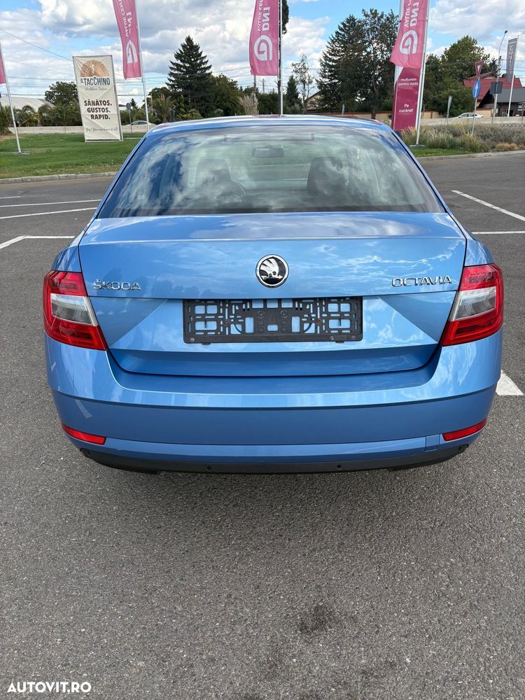 Skoda Octavia 1.6 TDI DSG Style - 3