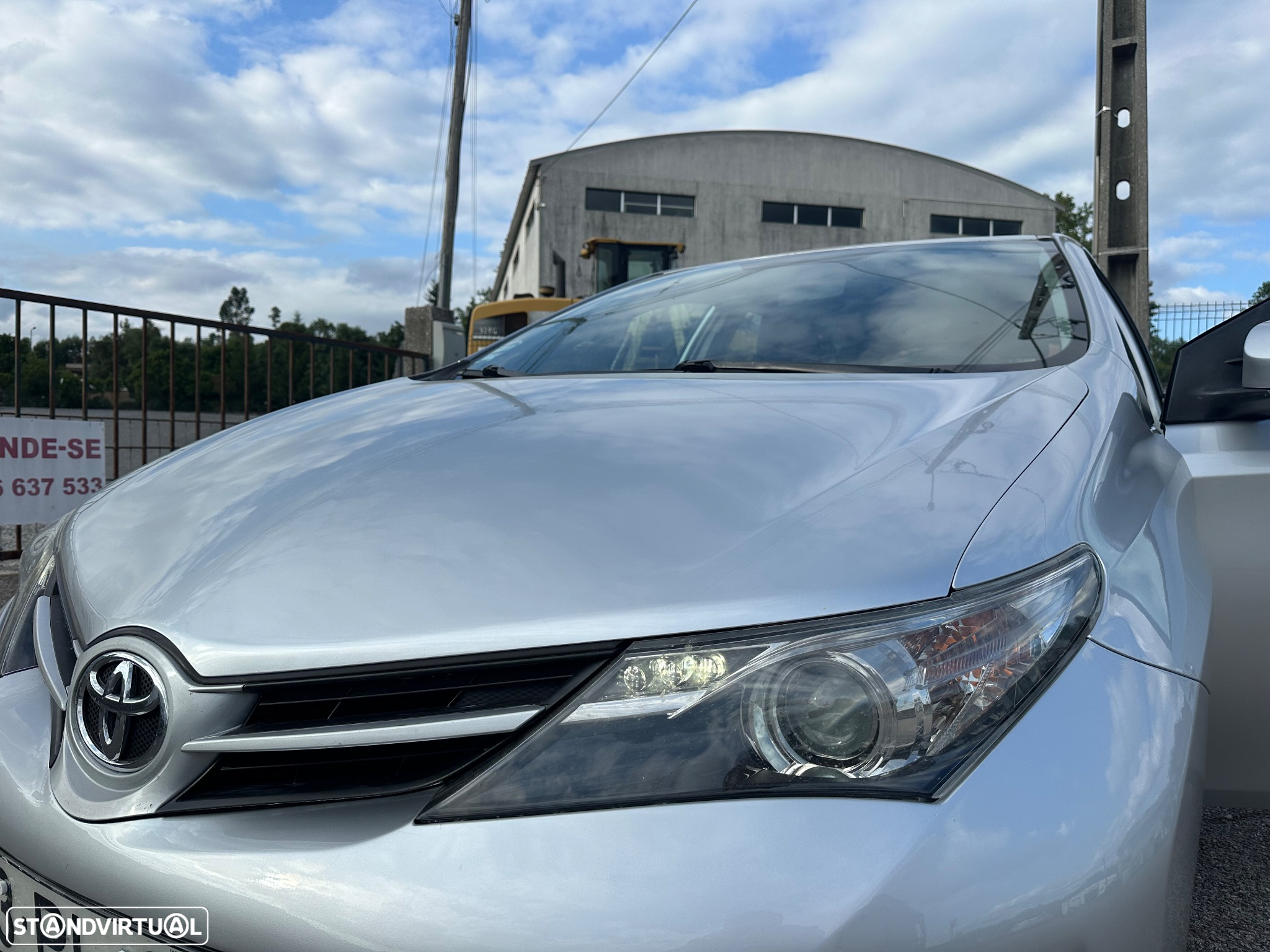 Toyota Auris Touring Sports 1.4 D-4D Com+P.Sport - 19