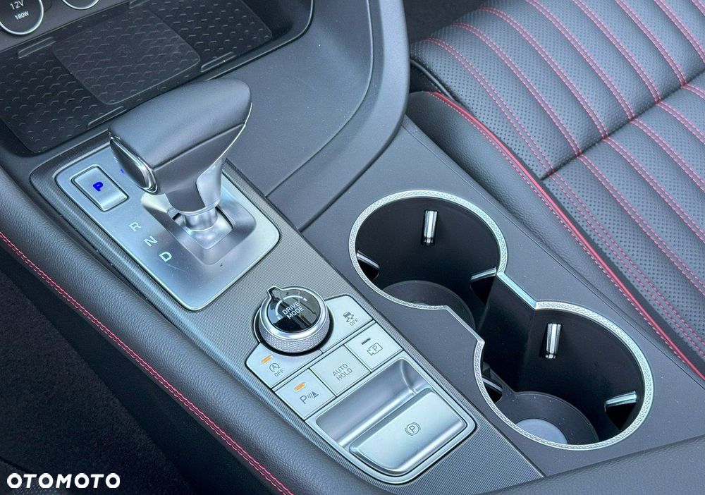 Genesis G70 - 25