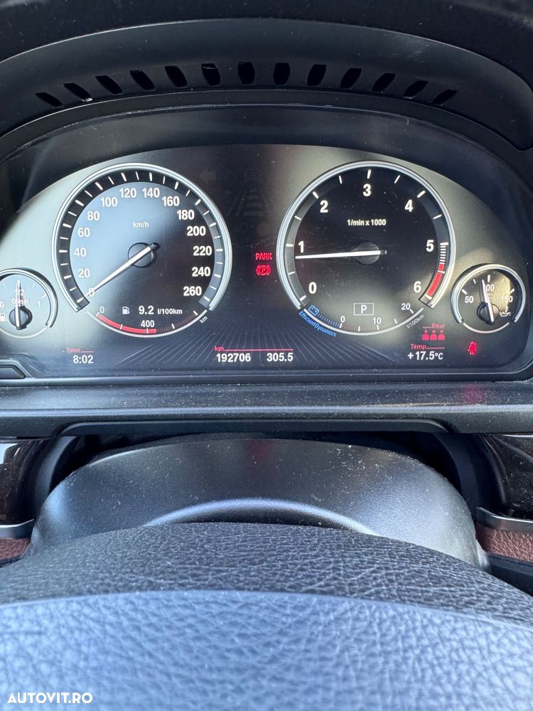 BMW Seria 5 525d xDrive - 12