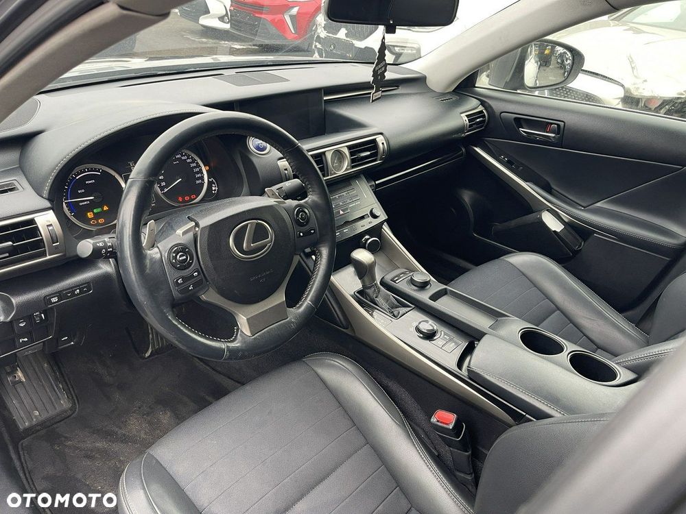 Lexus IS 300h Comfort - 6