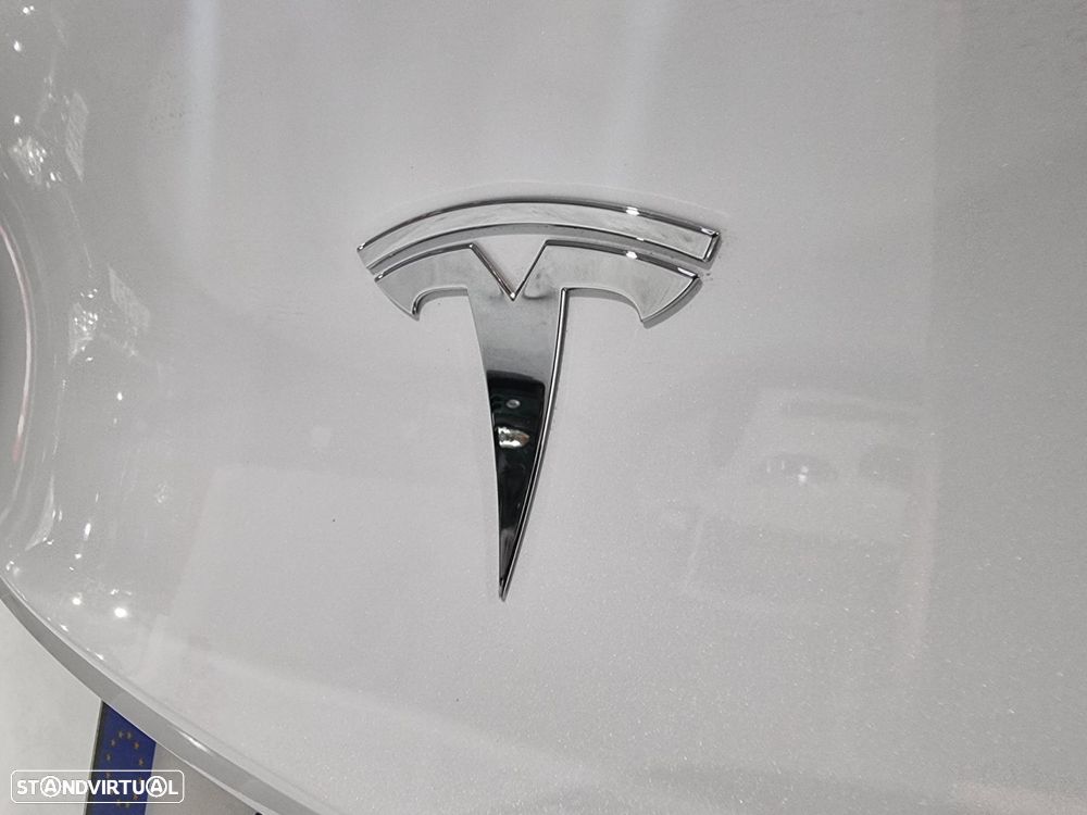 Tesla Model Y Long-Range RWD - 17