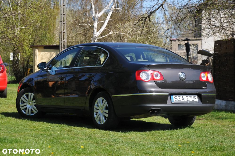 Volkswagen Passat 2.0 TDI DPF Highline - 8