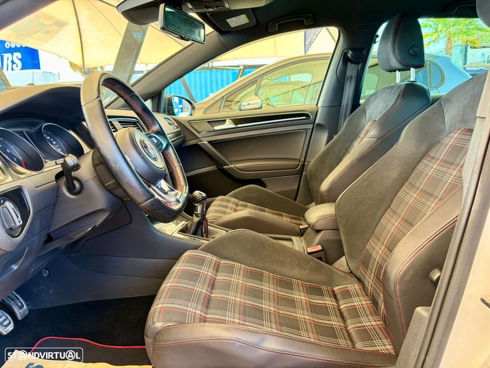 VW Golf GTI BlueMotion - 11