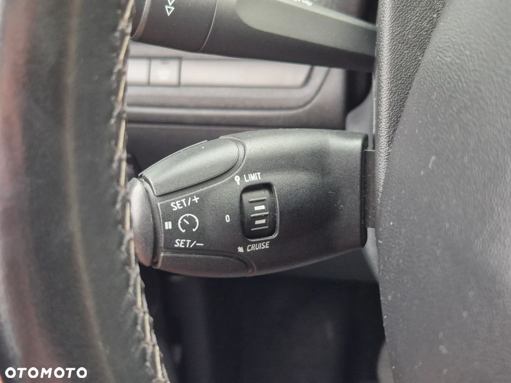 Peugeot 208 BlueHDi 100 Allure - 10
