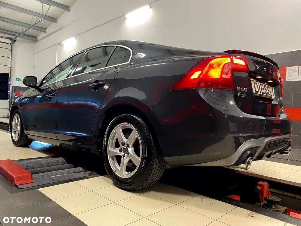 Volvo S60 D4 Drive-E R-Design Summum - 8