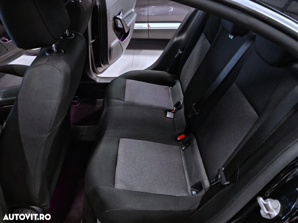 Mercedes-Benz CLA 180 7G-DCT - 31