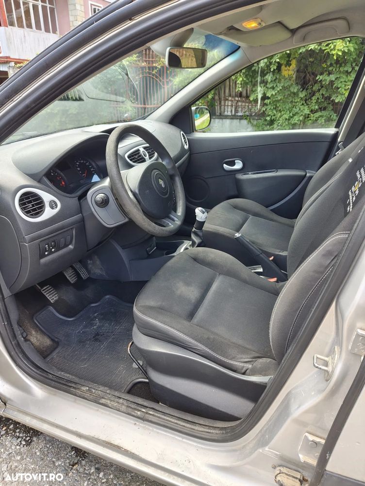 Renault Clio III 1.5 dCi Yahoo - 12