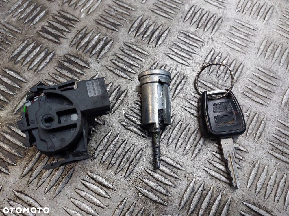 STACYJKA Z KLUCZYKIEM OPEL ASTRA G ZAFIRA A 09146299 - 3