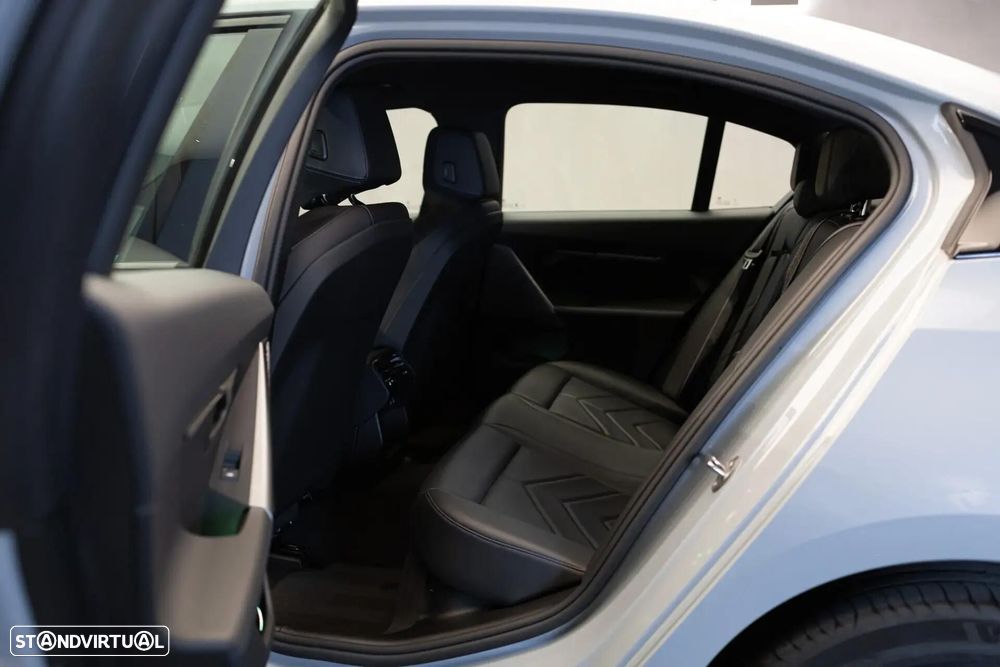 BMW 530 e Pack Desportivo M - 39