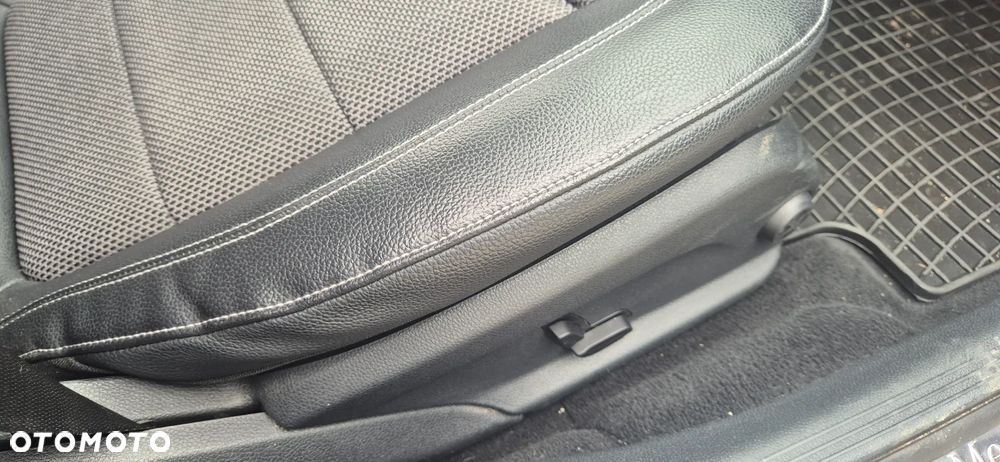 Mercedes-Benz Klasa E 220 d 4-Matic All-Terrain - 16