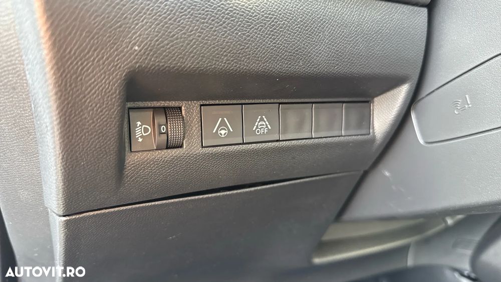 Peugeot 2008 1.5 BlueHDI EAT8 STT Allure Pack - 11