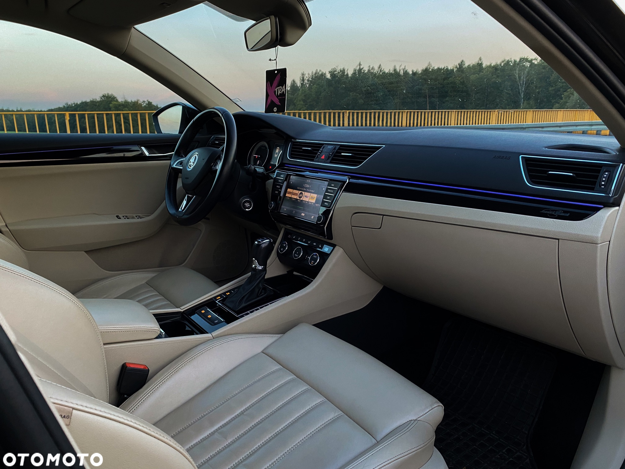 Skoda Superb 2.0 TDI DSG L&K - 32