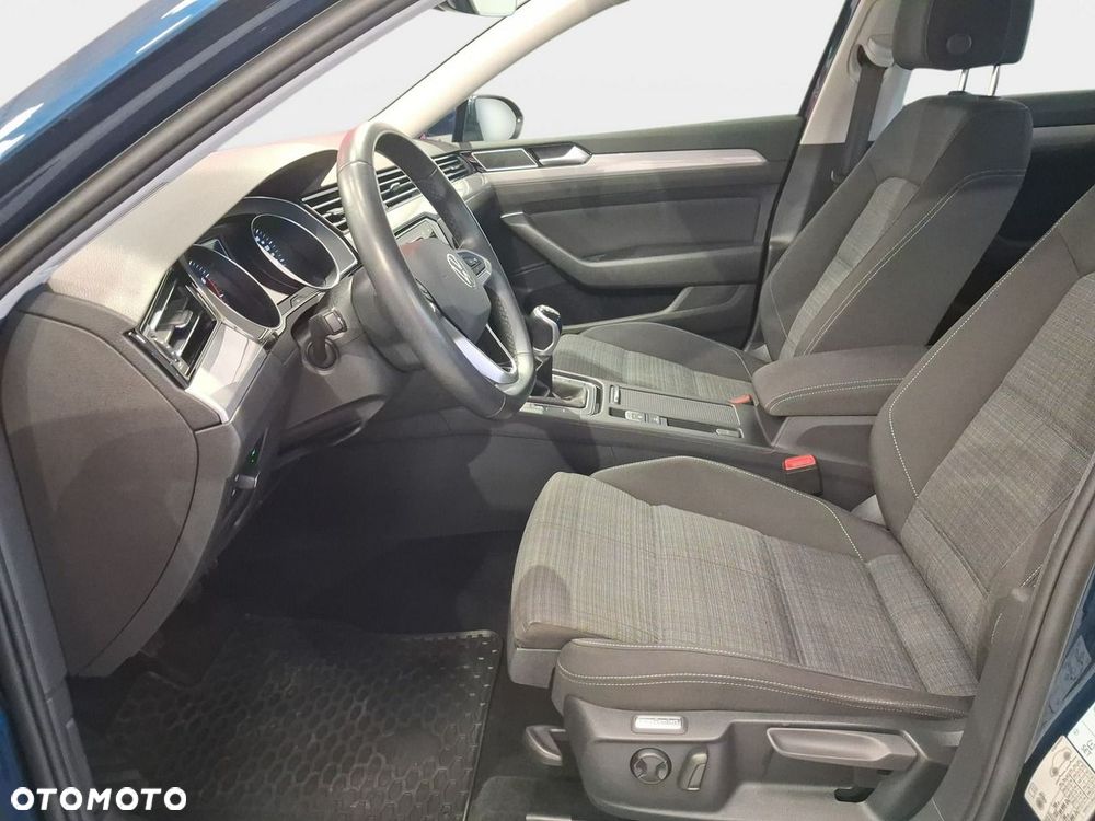 Volkswagen Passat - 12