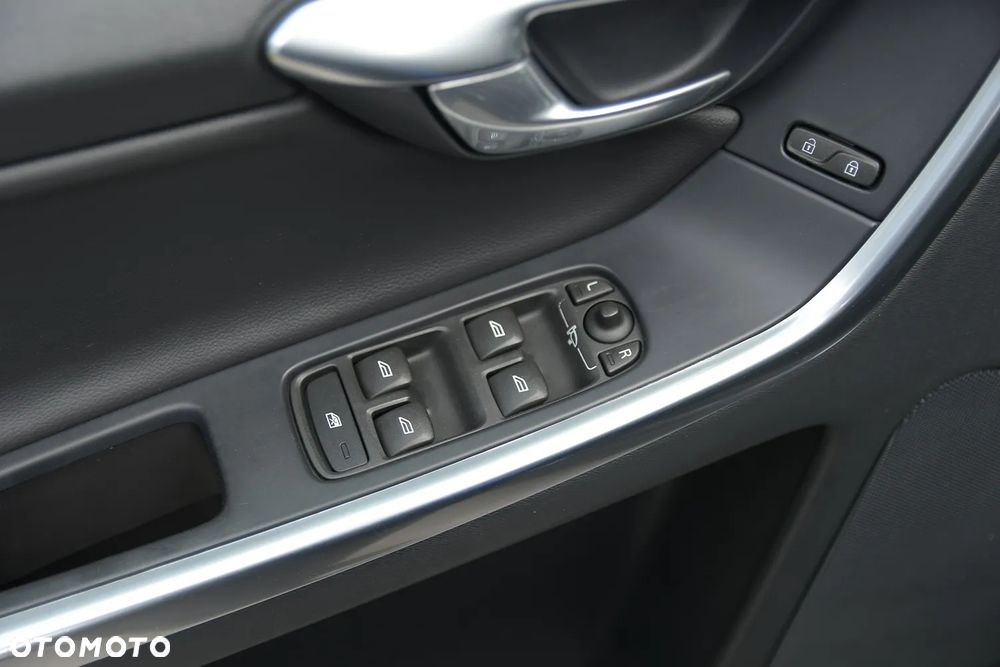 Volvo XC 60 D3 Drive-E Ocean Race - 24