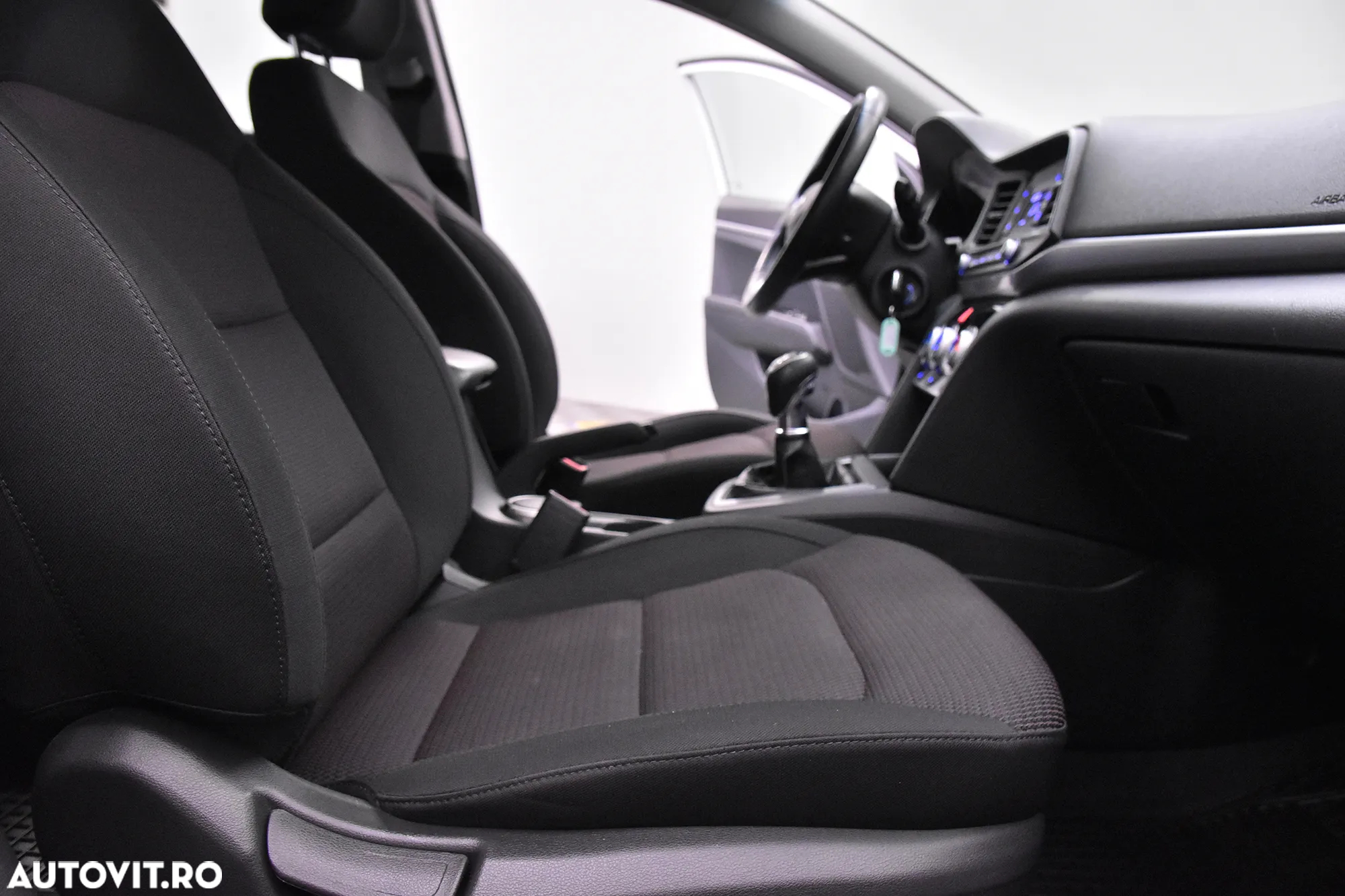 Hyundai Elantra - 11