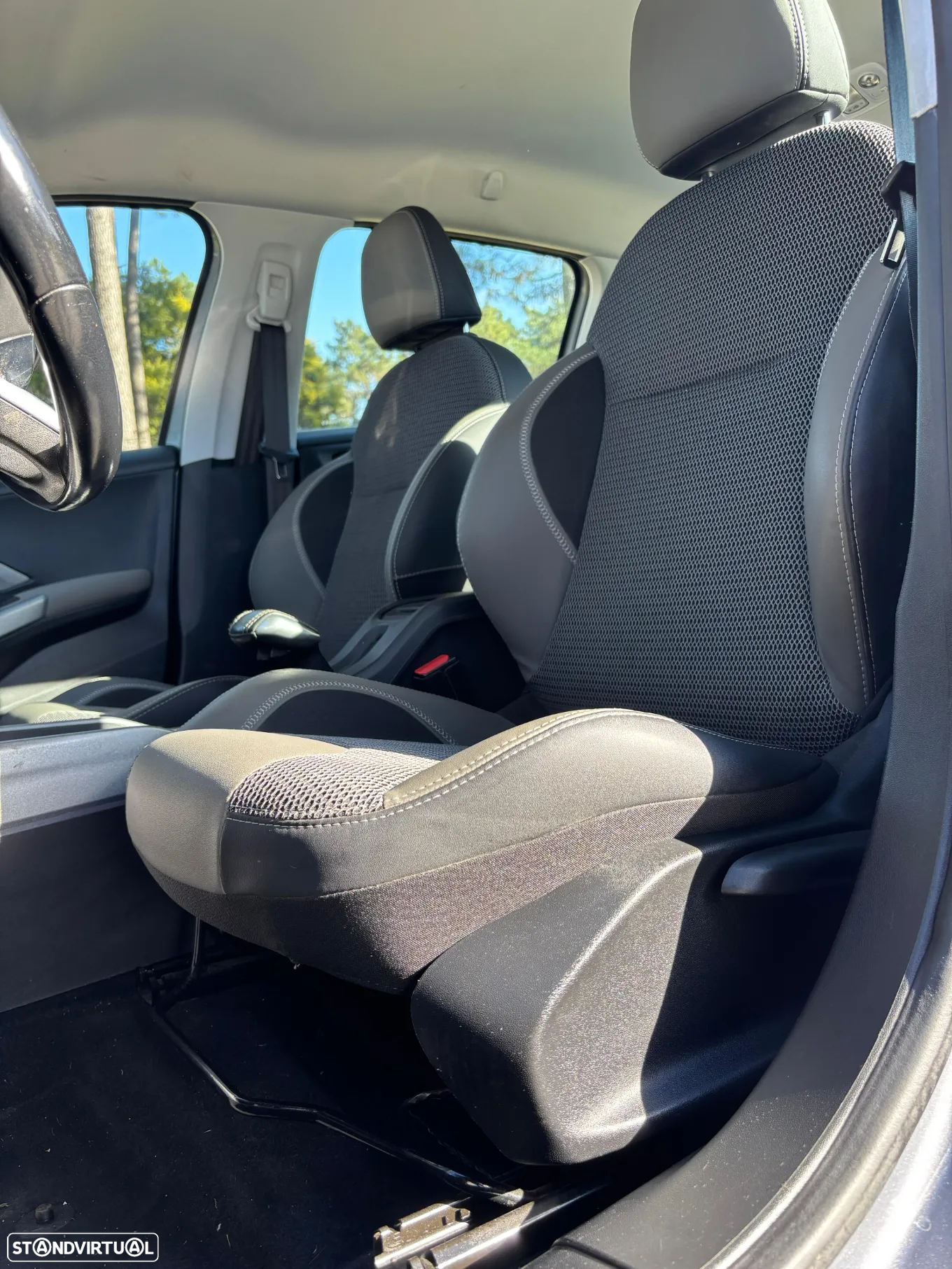Peugeot 2008 1.2 PureTech Allure EAT6 - 14