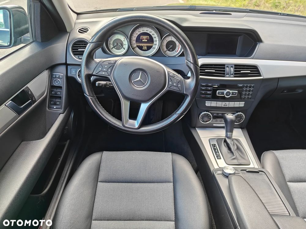 Mercedes-Benz Klasa C 200 CDI DPF (BlueEFFICIENCY) 7G-TRONIC Avantgarde - 25