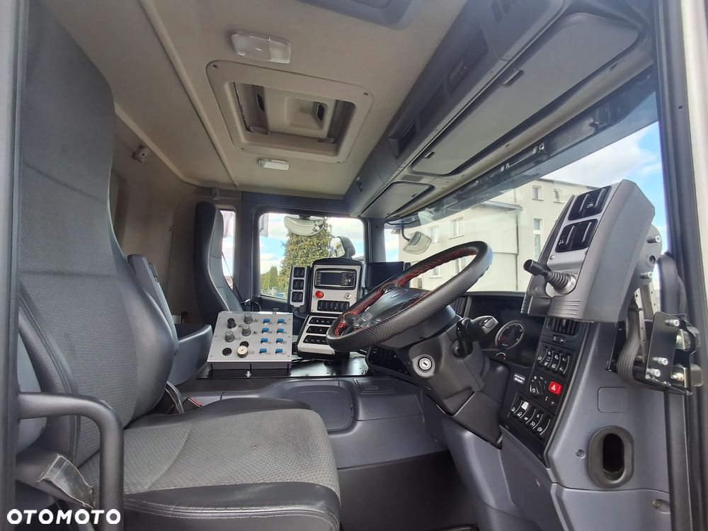 Scania P370 Zamiatarka FAUN Viajet 6 R H Euro 6 EUnited PM10 Tylna Ssawa Tylni Odkurzacz Karcher Listwy Wysokiego Ciśnienia Mycie Jezdni Lanca 2 Zbiorniki Wody Oświetlenie LED Regulowane Zawieszenie - 13