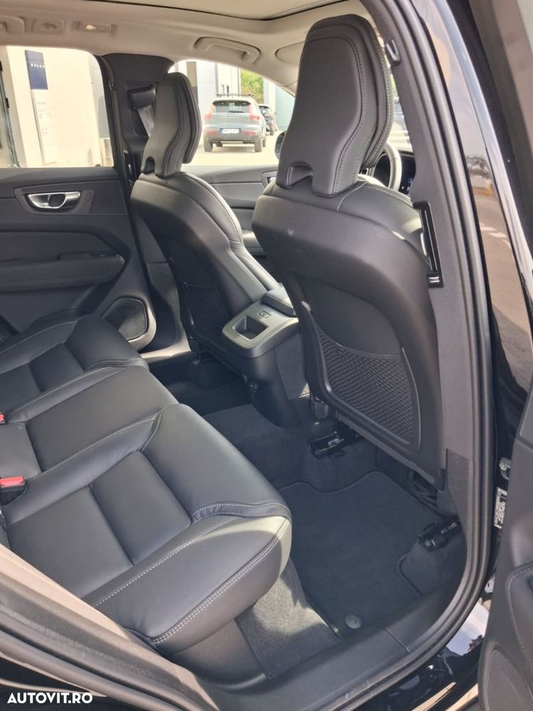 Volvo XC 60 B5 AT AWD MHEV Plus Dark - 16