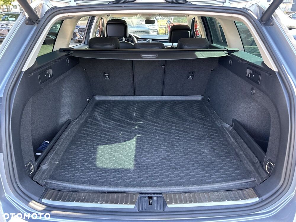Volkswagen Passat - 39