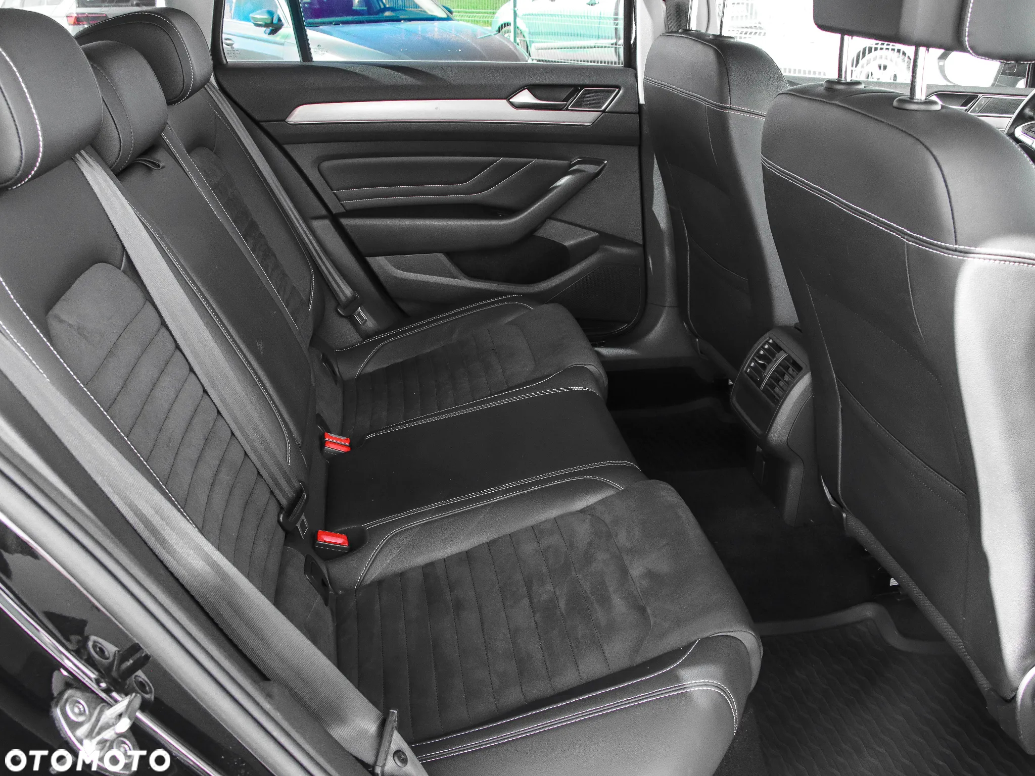 Volkswagen Passat 2.0 TDI Elegance DSG - 13