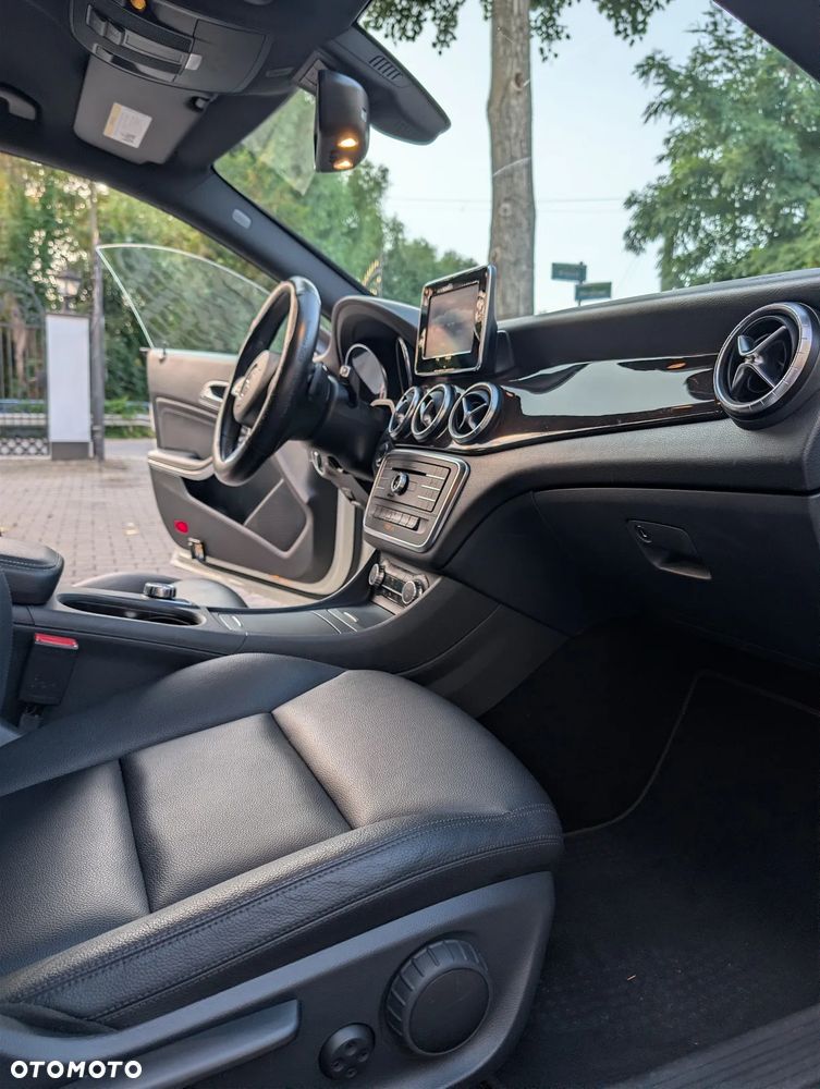 Mercedes-Benz CLA 250 7G-DCT Sport - 12