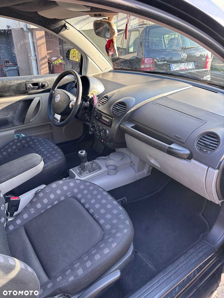 Volkswagen New Beetle - 4