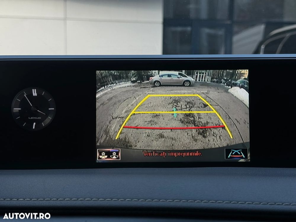 Lexus UX 250h FWD Executive - 31