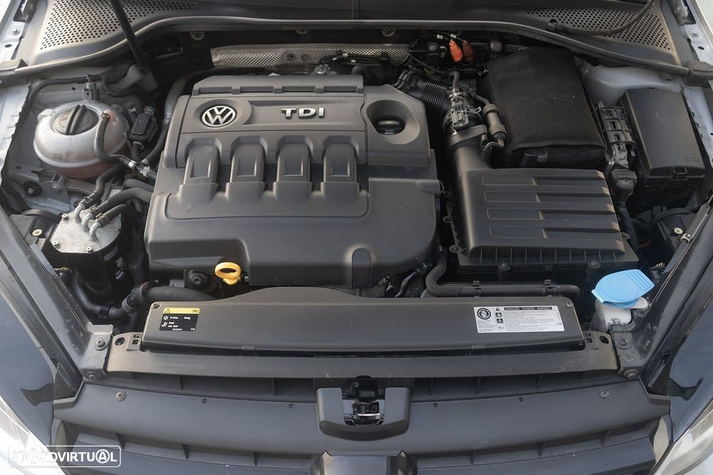 VW Golf 1.6 TDi Confortline - 24