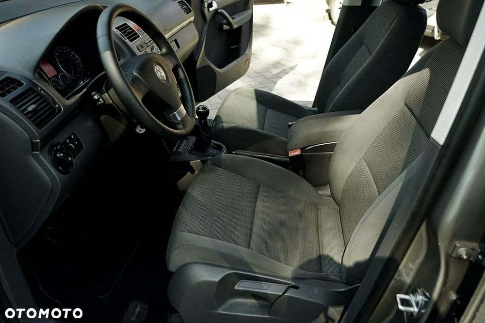 Volkswagen Touran - 15