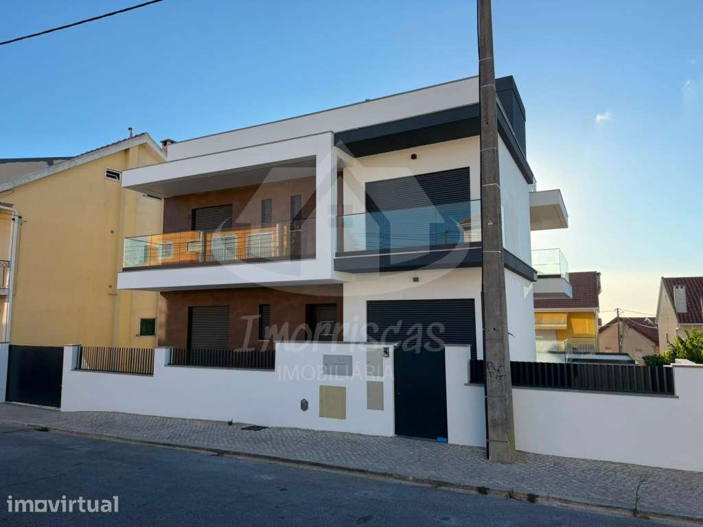 Moradia T4 com vista rio no Bairro das Courelas, Santa Iria de Azóia - Grande imagem: 3/58