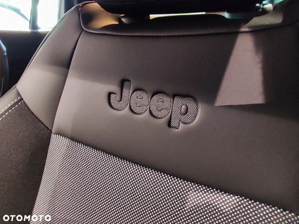 Jeep Avenger 1.2 T3 mHEV Altitude FWD eDCT6 - 12