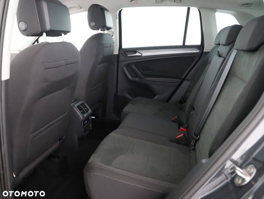 Volkswagen Tiguan - 12