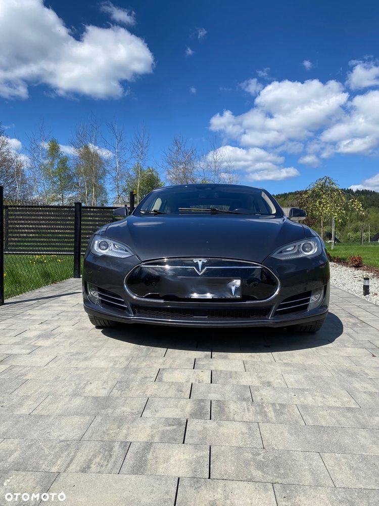 Tesla Model S - 3