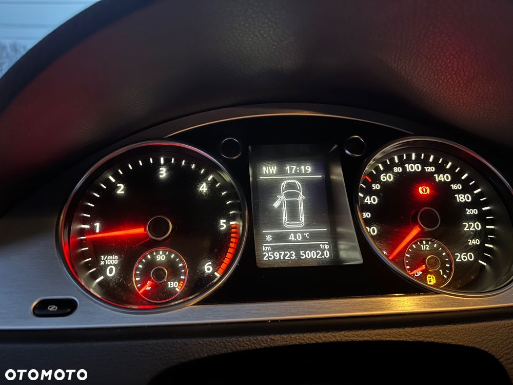 Volkswagen Passat 2.0 TDI DPF Highline - 17