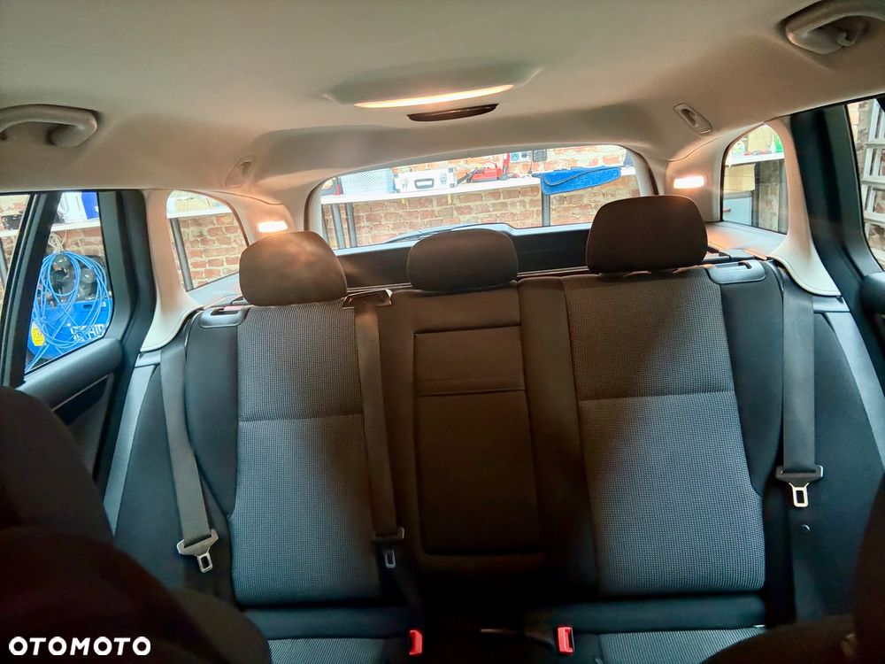 Mercedes-Benz Klasa C 180 (BlueEFFICIENCY) Elegance - 26