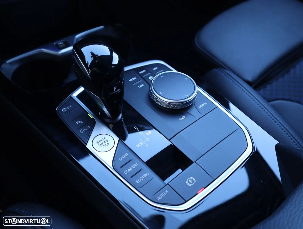 BMW 116 d Pack Desportivo M Auto - 48