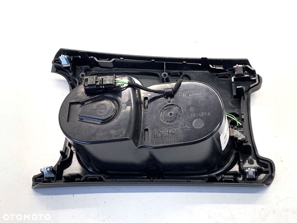 UCHWYT NA NAPOJE  MERCEDES-BENZ KLASA A (W176) 2012 - 2018 A 180 (176.042) 90 kW [122 KM] benzyna - 2