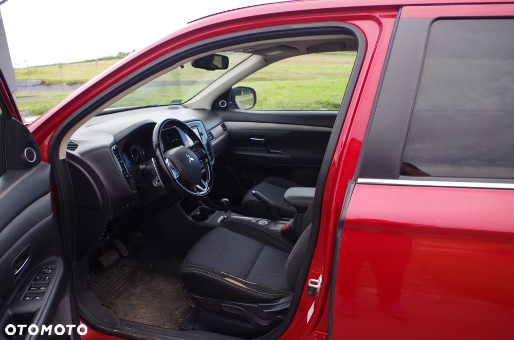 Mitsubishi Outlander 2.0 Intense + 4WD CVT - 10