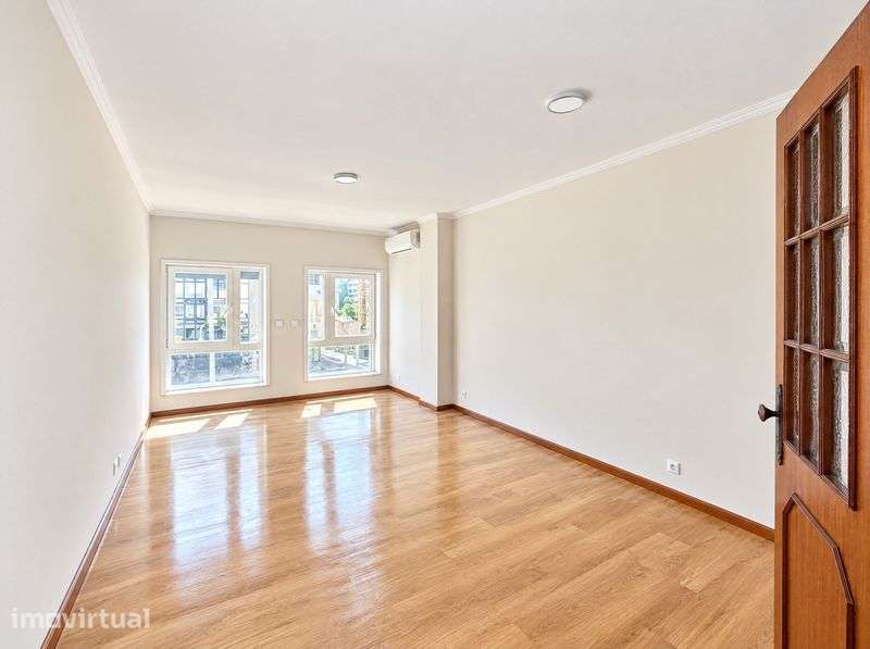 T2 totalmente remodelado no centro da Maia | 89 m² úteis | Sul - Grande imagem: 5/12