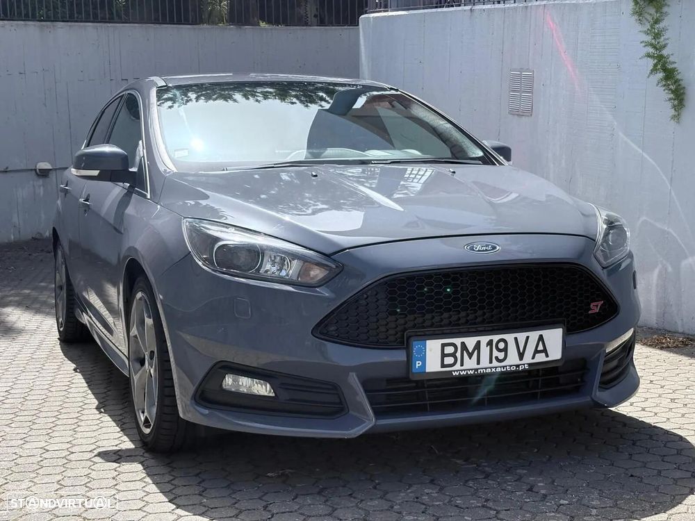 Ford Focus 2.0 EcoBoost ST c/ Pack Pele Desportiva - 10